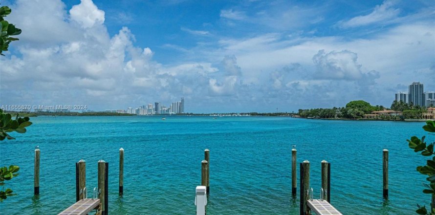 Condominio en Bay Harbor Islands, Florida, 2 dormitorios № 2076984