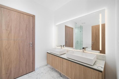 Condominio en venta en Bay Harbor Islands, Florida, 2 dormitorios, 175.49 m2 № 2076984 - foto 24