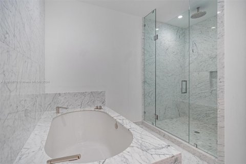 Condominio en venta en Bay Harbor Islands, Florida, 2 dormitorios, 175.49 m2 № 2076984 - foto 26