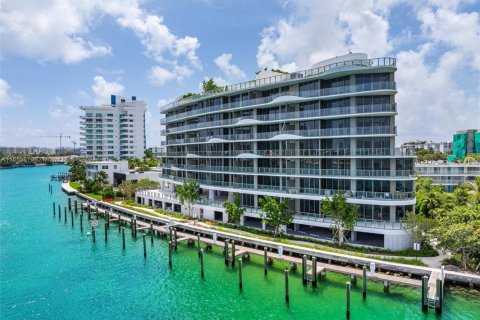 Condominio en venta en Bay Harbor Islands, Florida, 2 dormitorios, 175.49 m2 № 2076984 - foto 2