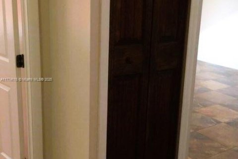 Condo in Kendall, Florida, 2 bedrooms  № 1872378 - photo 16