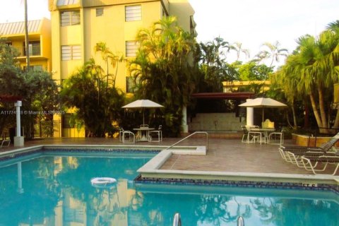 Condo in Kendall, Florida, 2 bedrooms  № 1872378 - photo 4
