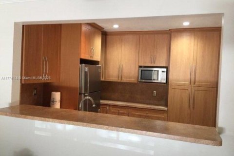 Condo in Kendall, Florida, 2 bedrooms  № 1872378 - photo 12