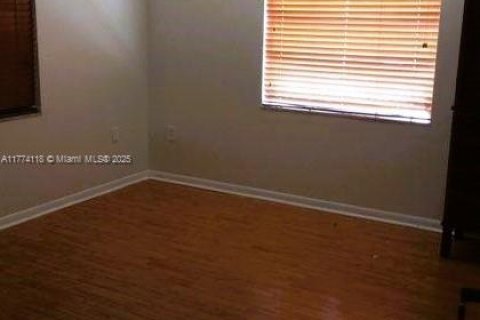 Condo in Kendall, Florida, 2 bedrooms  № 1872378 - photo 14