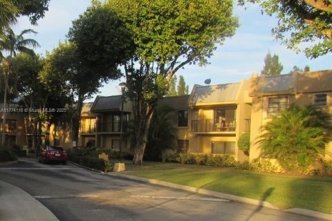 Condo in Kendall, Florida, 2 bedrooms  № 1872378 - photo 3