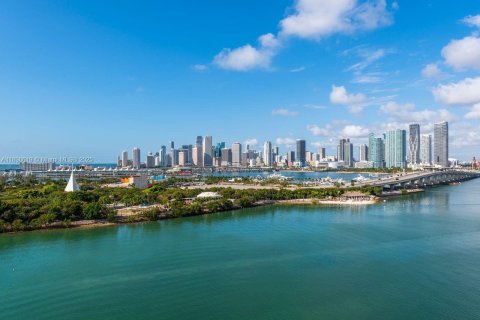 Condo in Miami, Florida, 3 bedrooms  № 1950099 - photo 9
