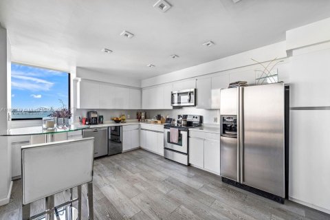 Condo in Miami, Florida, 3 bedrooms  № 1950099 - photo 10