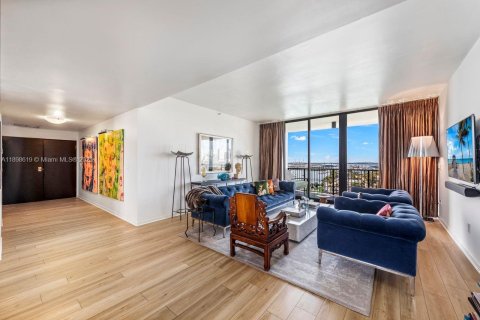 Condo in Miami, Florida, 3 bedrooms  № 1950099 - photo 23