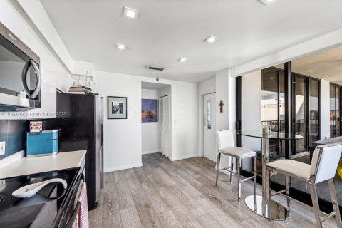 Condo in Miami, Florida, 3 bedrooms  № 1950099 - photo 18