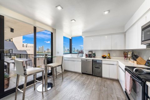 Condo in Miami, Florida, 3 bedrooms  № 1950099 - photo 14