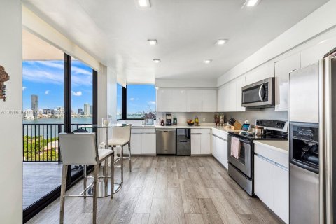 Condo in Miami, Florida, 3 bedrooms  № 1950099 - photo 12