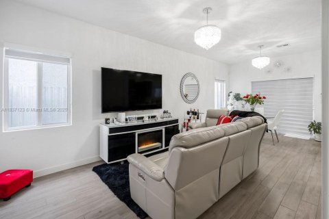 Adosado en venta en Homestead, Florida, 3 dormitorios, 132.66 m2 № 1961904 - foto 4