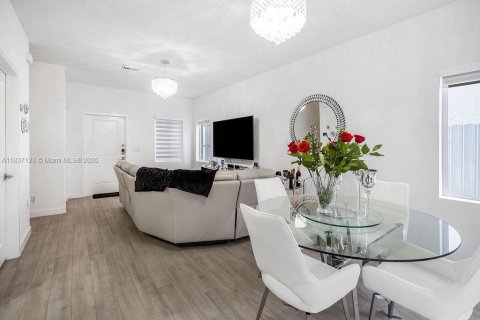 Adosado en venta en Homestead, Florida, 3 dormitorios, 132.66 m2 № 1961904 - foto 10