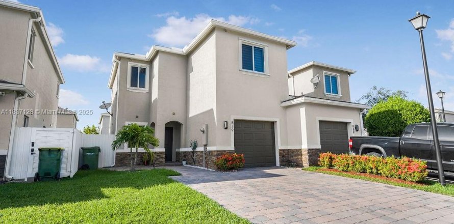 Adosado en Homestead, Florida 3 dormitorios, 132.66 m2 № 1961904