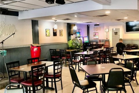 Commercial property in Hialeah, Florida № 1863662 - photo 13