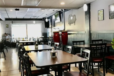 Commercial property in Hialeah, Florida № 1863662 - photo 10