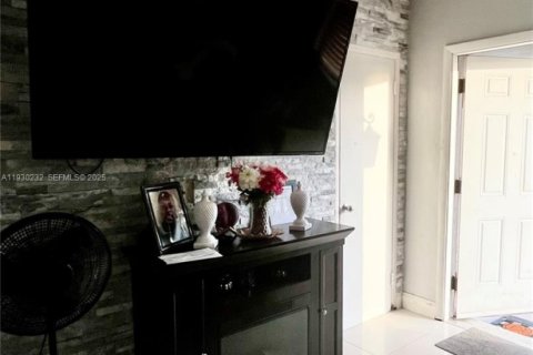 House in Fort Lauderdale, Florida 3 bedrooms, 86.96 sq.m. № 2034209 - photo 5