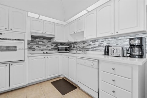 Copropriété à vendre à Sunny Isles Beach, Floride: 1 chambre, 93.37 m2 № 2049288 - photo 10