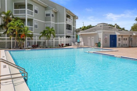 Copropriété à vendre à Saint Petersburg, Floride: 2 chambres, 92.9 m2 № 2415016 - photo 30