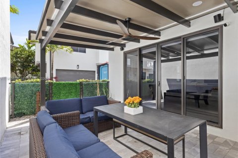 Villa ou maison à vendre à Doral, Floride: 4 chambres, 199.55 m2 № 2047950 - photo 10