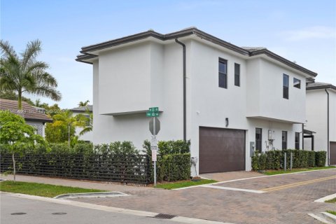 Villa ou maison à vendre à Doral, Floride: 4 chambres, 199.55 m2 № 2047950 - photo 7