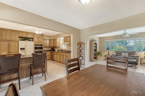 House in Sarasota, Florida 3 bedrooms, 184.69 sq.m. № 2137116 - photo 16