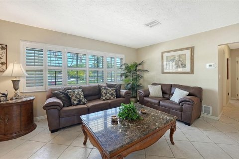 House in Sarasota, Florida 3 bedrooms, 184.69 sq.m. № 2137116 - photo 13