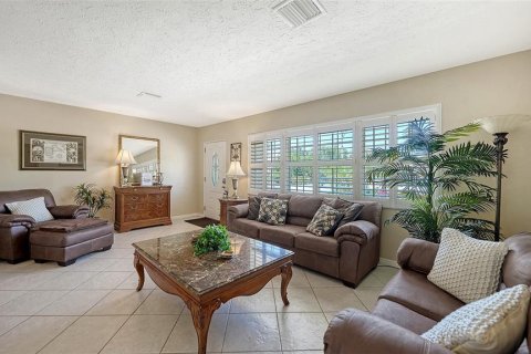 House in Sarasota, Florida 3 bedrooms, 184.69 sq.m. № 2137116 - photo 9