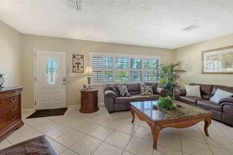House in Sarasota, Florida 3 bedrooms, 184.69 sq.m. № 2137116 - photo 10