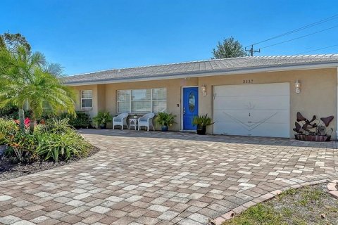 House in Sarasota, Florida 3 bedrooms, 184.69 sq.m. № 2137116 - photo 5