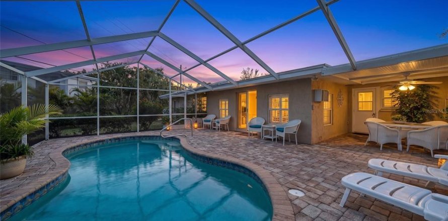 House in Sarasota, Florida 3 bedrooms, 184.69 sq.m. № 2137116