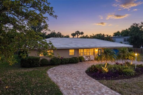 House in Sarasota, Florida 3 bedrooms, 184.69 sq.m. № 2137116 - photo 3
