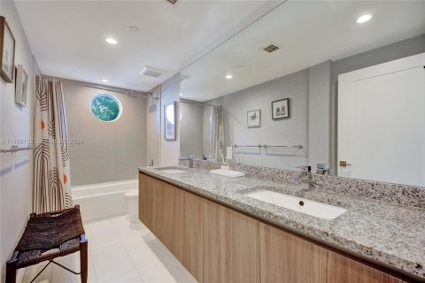 Снять в аренду кондоминиум в Бей-Харбор-Айлендс, Флорида 3 спальни, 161.56м2, № 2005767 - фото 23