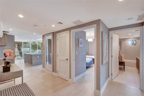 Снять в аренду кондоминиум в Бей-Харбор-Айлендс, Флорида 3 спальни, 161.56м2, № 2005767 - фото 7