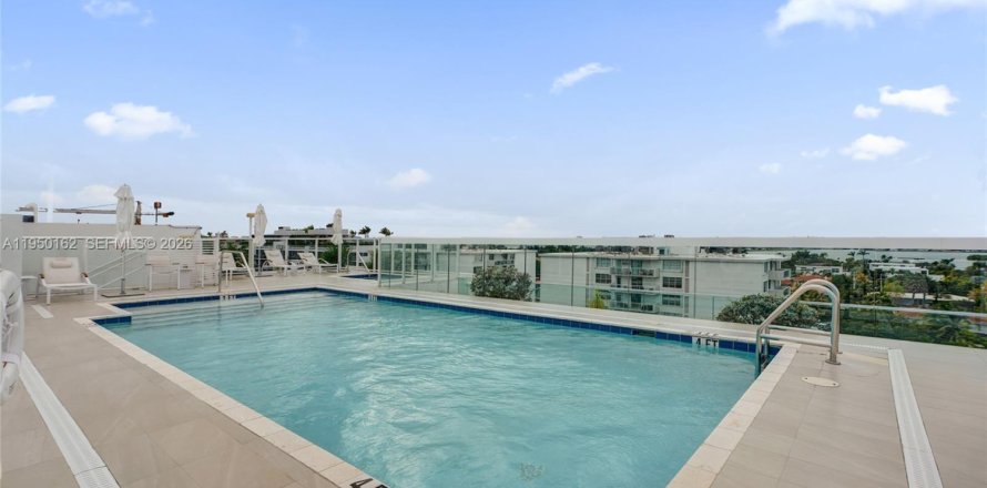 Кондоминиум с 3 спальнями в Бей-Харбор-Айлендс, Флорида № 2005767