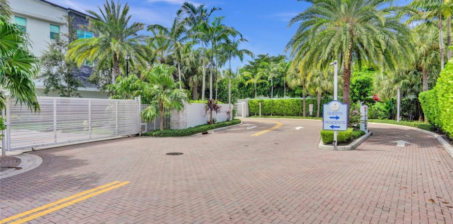 Townhouse in Oakland Park, Florida 3 bedrooms, 213.21 sq.m. № 1139474