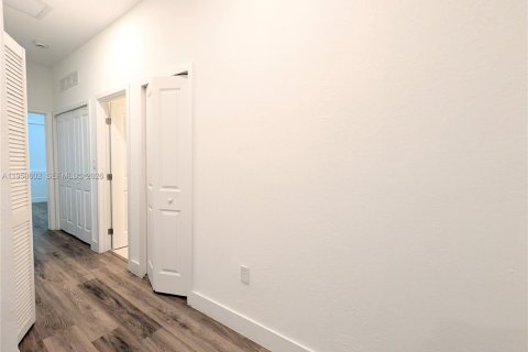 Снять в аренду таунхаус в Майами, Флорида 3 спальни, 169.45м2, № 2006363 - фото 24