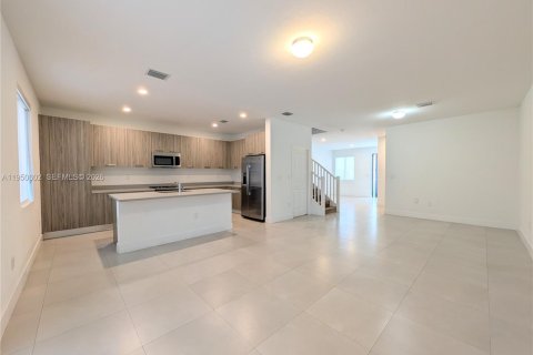 Снять в аренду таунхаус в Майами, Флорида 3 спальни, 169.45м2, № 2006363 - фото 15