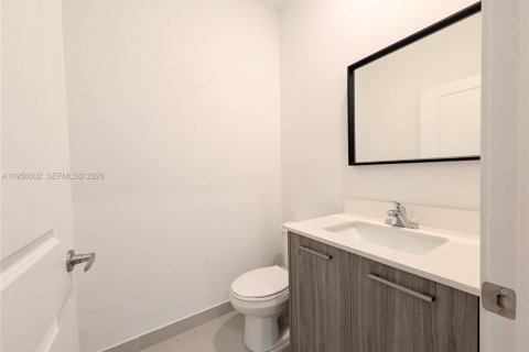 Снять в аренду таунхаус в Майами, Флорида 3 спальни, 169.45м2, № 2006363 - фото 8