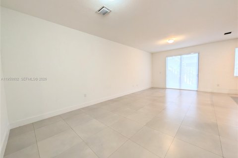 Снять в аренду таунхаус в Майами, Флорида 3 спальни, 169.45м2, № 2006363 - фото 13