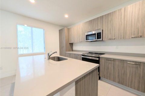 Снять в аренду таунхаус в Майами, Флорида 3 спальни, 169.45м2, № 2006363 - фото 19