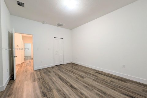 Снять в аренду таунхаус в Майами, Флорида 3 спальни, 169.45м2, № 2006363 - фото 26