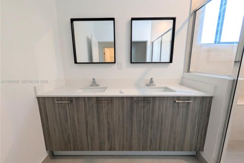 Снять в аренду таунхаус в Майами, Флорида 3 спальни, 169.45м2, № 2006363 - фото 30