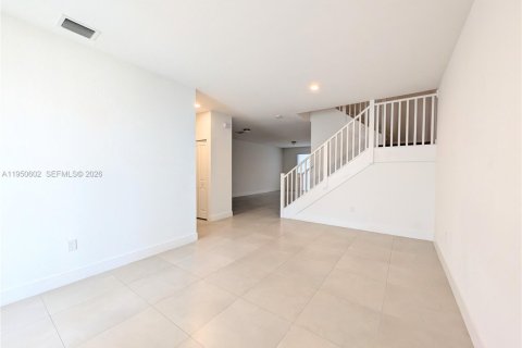 Снять в аренду таунхаус в Майами, Флорида 3 спальни, 169.45м2, № 2006363 - фото 4