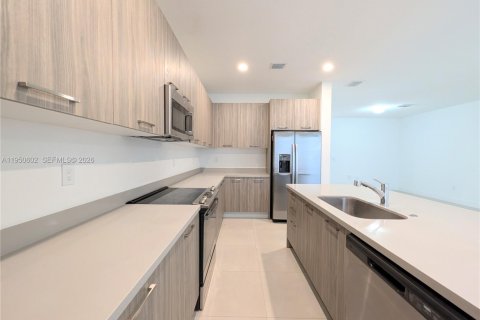 Снять в аренду таунхаус в Майами, Флорида 3 спальни, 169.45м2, № 2006363 - фото 17