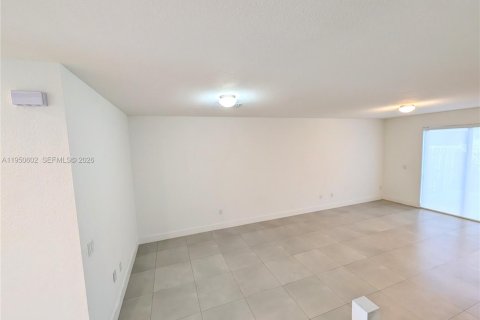 Снять в аренду таунхаус в Майами, Флорида 3 спальни, 169.45м2, № 2006363 - фото 23