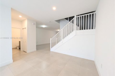 Снять в аренду таунхаус в Майами, Флорида 3 спальни, 169.45м2, № 2006363 - фото 5