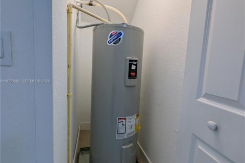 Снять в аренду таунхаус в Майами, Флорида 3 спальни, 169.45м2, № 2006363 - фото 20