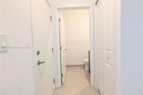 Снять в аренду таунхаус в Майами, Флорида 3 спальни, 169.45м2, № 2006363 - фото 6