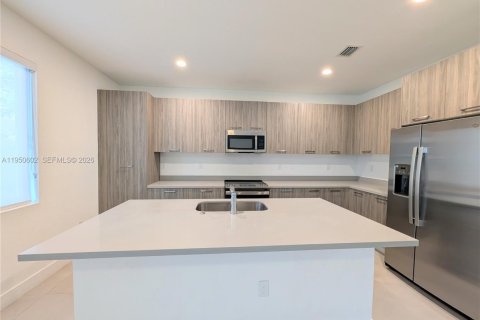 Снять в аренду таунхаус в Майами, Флорида 3 спальни, 169.45м2, № 2006363 - фото 16